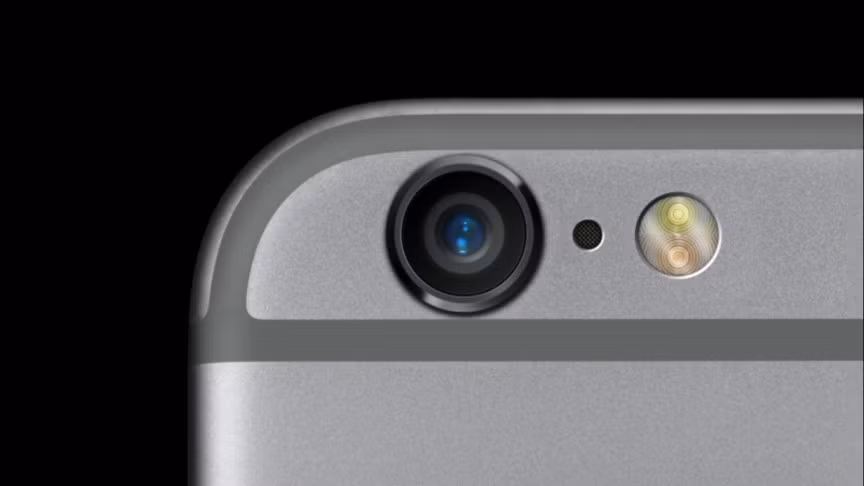  Camera "khủng": Các tin đồn đều cho rằng, iPhone 6S và 6S Plus sẽ tập trung vào trải nghiệm camera 12MP. Bộ cảm biến 12MP cũng cho phép điện thoại có thể quay video 4K – điểm không thể trên camera 8MP hiện nay. Thế nhưng với việc gần đây Apple mua lại công ty Linx Imaging, thì hãng có thể sẽ ứng dụng công nghệ camera của Linx trên phiên bản iPhone tiếp theo.