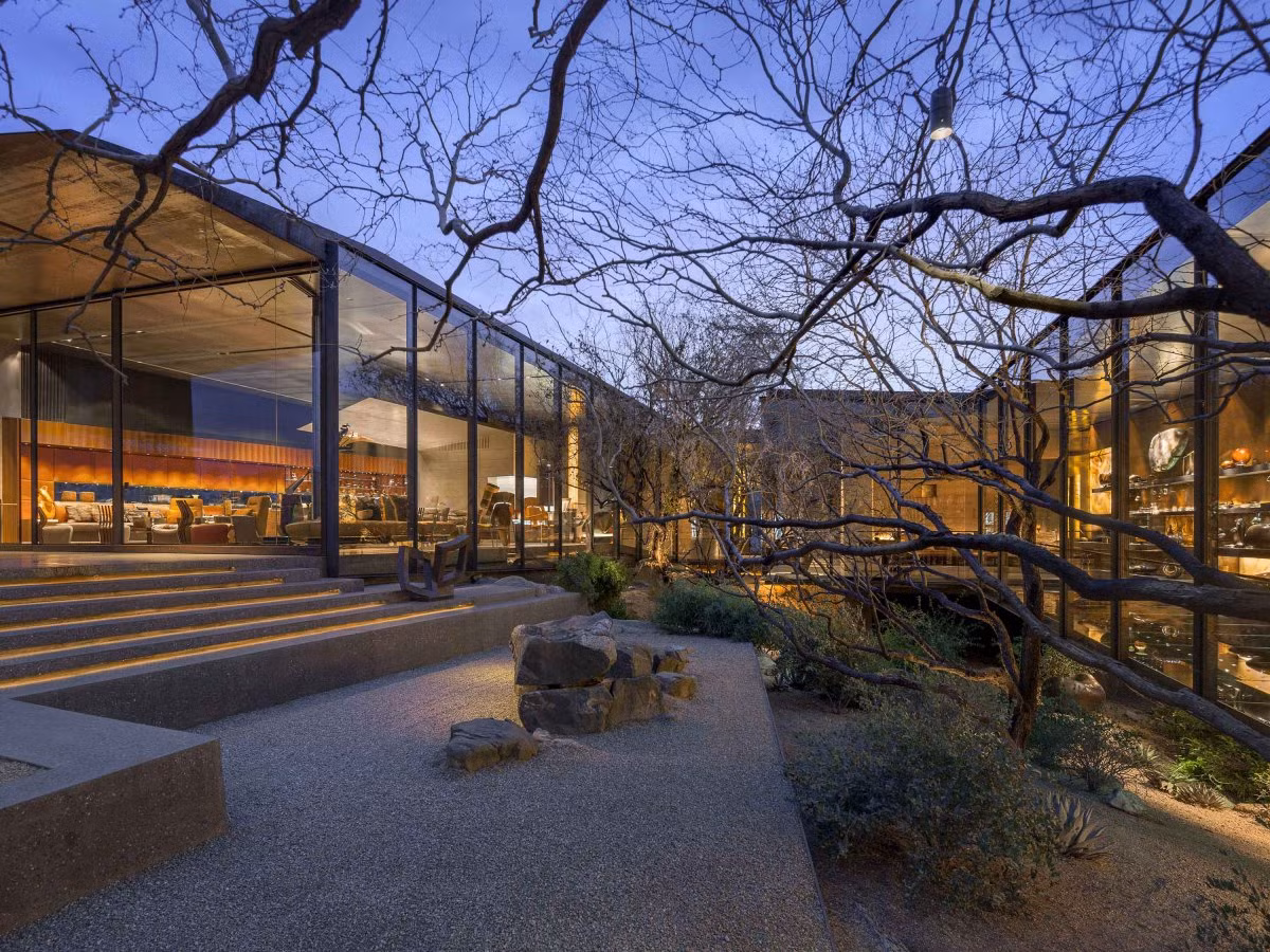 Desert Courtyard House, ở Scottsdale, Arizona (Mỹ). Tòa nhà làm bằng đất sa mạc – Thiết kế của Wendell Burnette.
