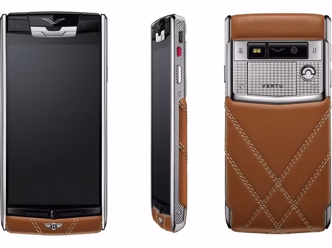 Vertu for Bentley (15.896 USD): Vertu for Bentley trang bị một màn hình 4.7 inch với độ phân giải 1080p, vi xử lí 4 nhân Snapdragon 801 tốc độ xung nhịp 2.3 GHz, bộ nhớ trong 64 GB, pin 2275 mAh, hỗ trợ LTE, camera chính 13 megapixel, camera phụ 2.1 megapixel và tích hợp loa stereo. Là sản phẩm kết hợp với thương hiệu xe hơi hạng sang Bentley, chiếc Vertu này có nhiều chi tiết độc quyền liên quan đến dòng xe Bentley.