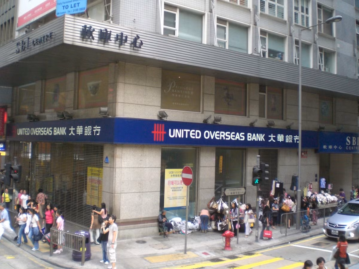 14. Ngân hàng United Overseas của Singapor, tài sản: 224.634.000 USD; Điểm tín nhiệm là Fitch: AA-, Moody: Aa1, S &amp; P: AA-.