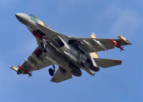 Chiếc Su-35 là một trong 5 máy bay nguy hiểm nhất của Nga. Nó đại diện cho hầu hết các loại máy bay trong gia đình Flanker. Đặc biệt cơ động và nhiều vũ khí, Su-35 có khả năng làm rối đội hình các máy bay tốt nhất của phương Tây, thậm chí là cả F-22 Raptor.