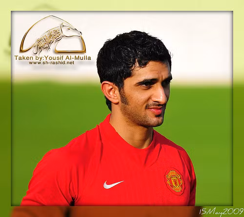 Ngoài ra, Hoàng tử cũng là người rất mê bóng đá, anh ủng hộ đội tuyển Manchester United.