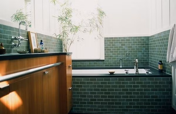Các cây thuộc họ tre, với thân cao, lá nhỏ đem đến nét giản đơn, thanh lịch cho không gian thư giãn.