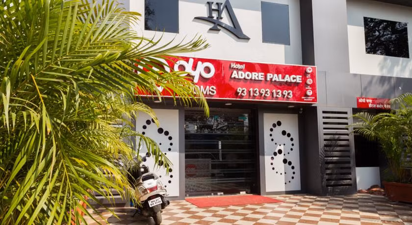 Sau đó, Oyo Rooms sẽ hưởng phần trăm doanh thu của các khách sạn tham gia mạng lưới. Đổi lại, chủ sở hữu của khách sạn được hưởng lợi từ tỷ lệ đặt phòng cao hơn nhờ thương hiệu Oyo.
