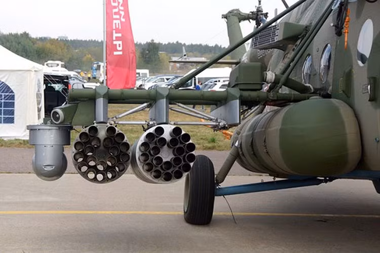 Từ nguyên mẫu Mi-8 Nga đã phát triển thành công hai dòng trực thăng, Mi-14 dùng cho hải quân và Mi-24 là dòng trực thăng tấn công.