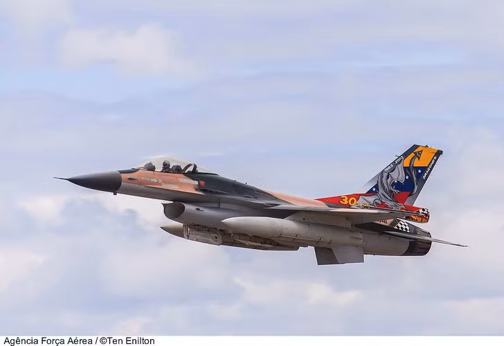 Do có thời gian khai thác F-16 khá lâu nên Venezuela hiểu rất kỹ điểm mạnh và điểm yếu của chúng, khi phối hợp với chiến đấu cơ hạng nặng Su-30MK2, sức mạnh của không quân nước này tăng lên đáng kể.