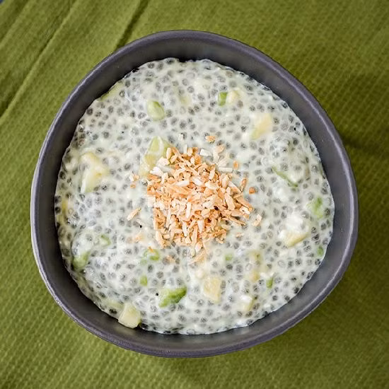 6. Bơ và hạt chia: Bơ chứa vitamin B, rất tốt cho thần kinh và tế bào não. Còn hạt chia là một nguồn magiê rất lớn, là một khoáng chất cần thiết để giảm căng thẳng. Ảnh: HatchiaNutiva.vn.
