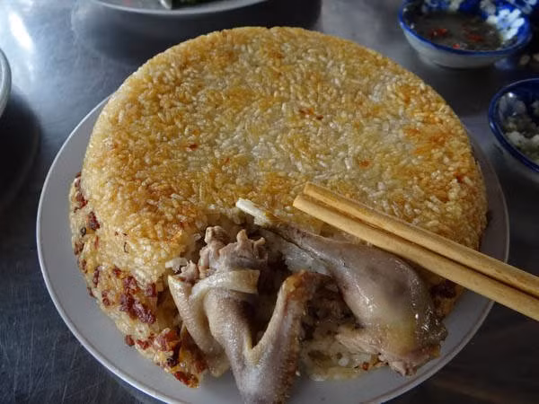 Không chỉ dịp lễ Tết, xôi chim Mường Thanh sẵn sàng phục vụ mọi người tất cả các dịp khác bởi nếp nương có sẵn, thịt chim câu thì ngon tuyệt hảo. Ảnh: demoquanngon.web30s.vn.