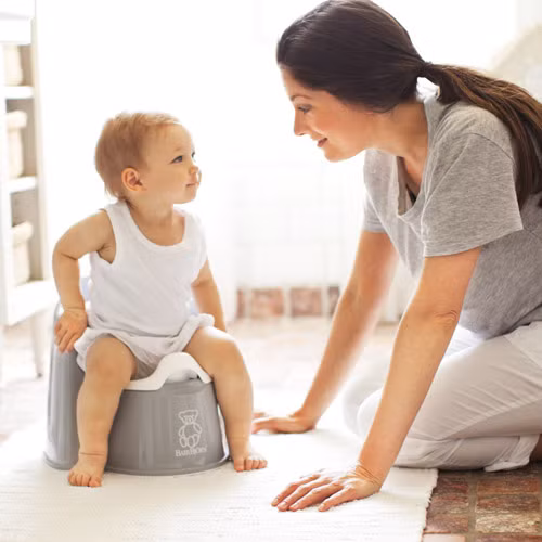 6. Mỹ: Ở Mỹ, bố mẹ thường dạy trẻ cách dùng bô muộn hơn so với các gia đình khác trên thế giới. Khi trẻ được khoảng 2 đến 4 tuổi, bố mẹ sẽ bắt đầu huấn luyện cho bé dùng bô. Ảnh: Kyna.vn.