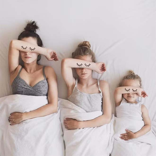 9. Ba mẹ con như ba thiên thần đang ngủ vậy. Ảnh: soha.vn.