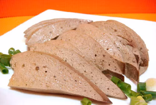 3. Canh gan lợn nấu độc cước kim: Nguyên liệu: 100g gan lợn, vị thuốc độc cước kim 15g cùng với gia vị tùy thích. Ảnh: afamily.vn.