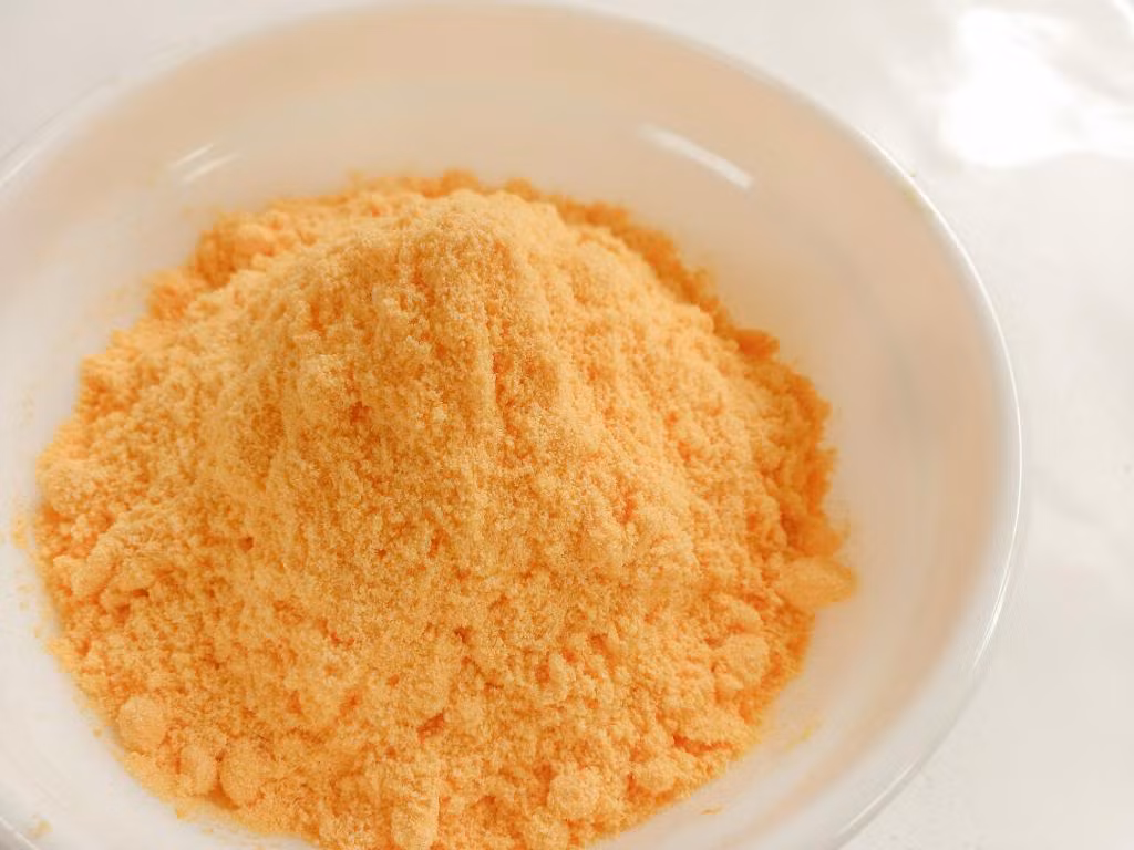 3. Bắp rang bơ vị phô mai. Nguyên liệu: Bơ, dầu ăn, ngô nổ bỏng, muối, bột phô mai. Cho bơ và dầu ăn vào nồi đun cho đến khi bơ tan chảy hoàn toàn. Sau đó cho ngô nổ bỏng vào đảo đều rồi đậy nắp nồi lại để ngô nở bung ra. Ảnh: JAMJA.com.