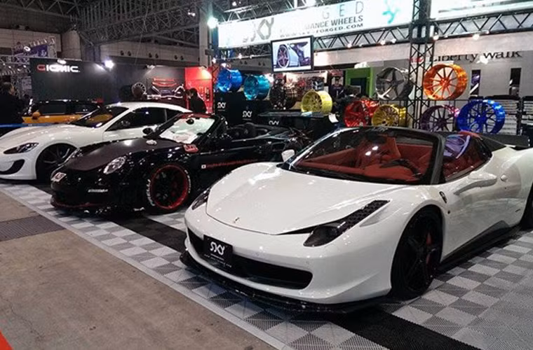 Nhiều mẫu siêu xe với các gói độ Mansory hay Vorsteiner vừa tề tựu tại triển lãm Tokyo Auto Salon 2015.