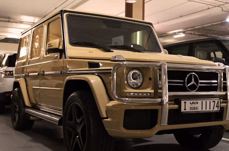 Khách hàng khi mua G63 AMG sẽ được lựa chọn các màu sắc nội-ngoại thất cũng như những phụ kiện khác. Ở Việt Nam, 1 chiếc G63 AMG có giá hơn 7 tỷ đồng.