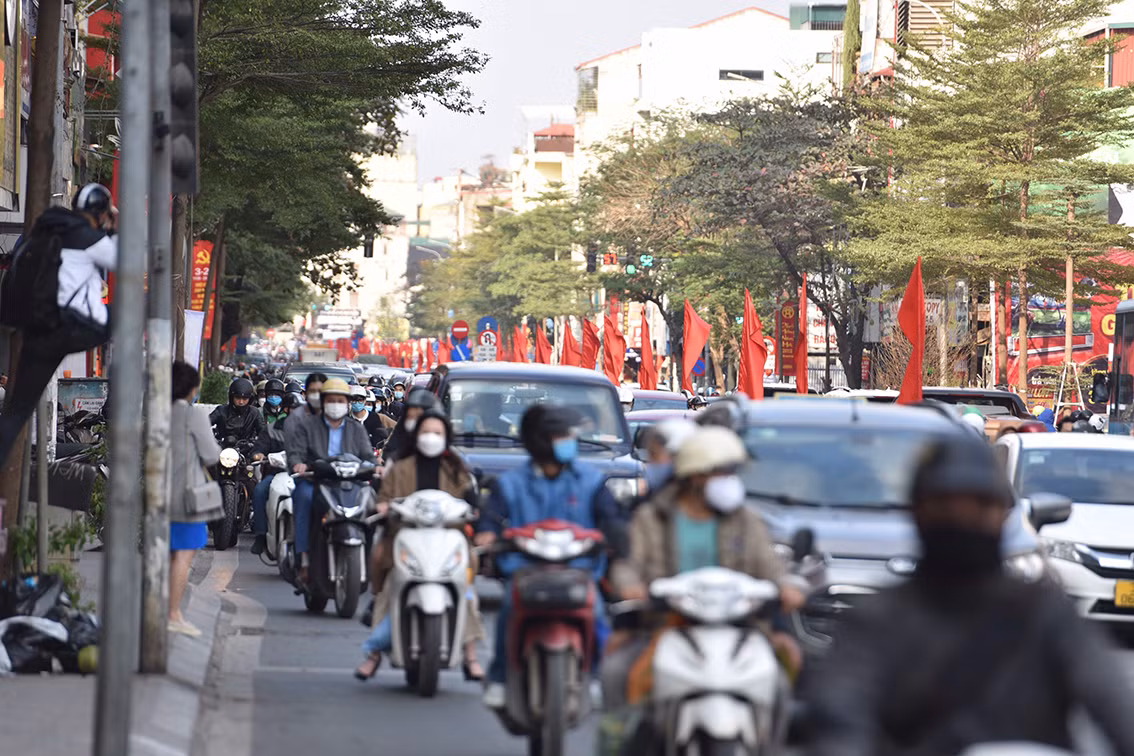 Những ngày gần đây, hầu hết các tuyến đường trung tâm Thành phố Hà Nội đều rơi vào tình trạng kẹt cứng.