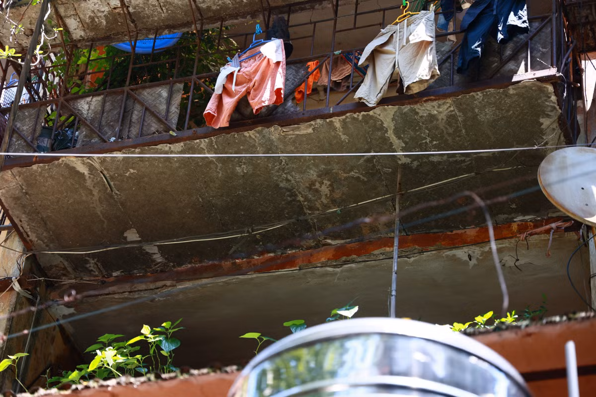 Một số chung cư cũ được thiết kế theo phương pháp lắp ghép nên việc mất kết nối kết cấu toà nhà là rất nguy hiểm.