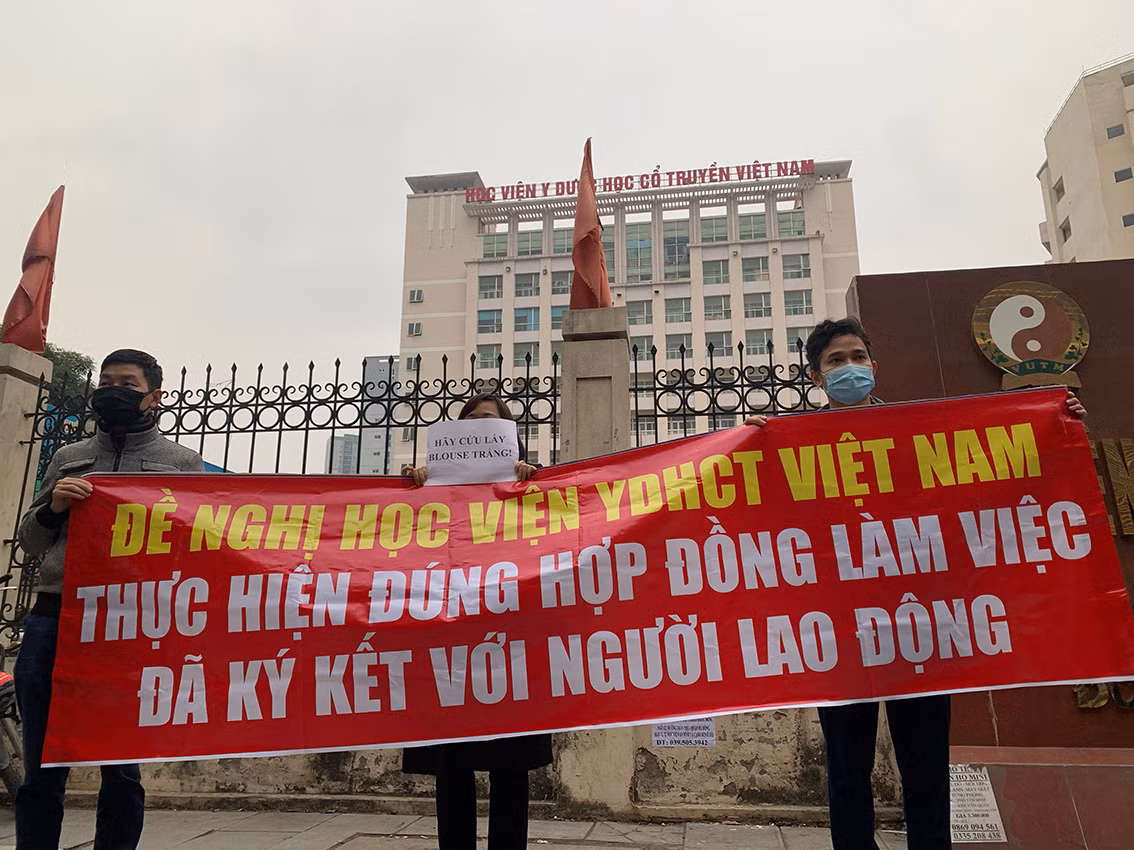 Chiều nay (12/1), Bộ trưởng Bộ Y tế đã yêu cầu Học viện Y Dược học Cổ truyền Việt Nam giải quyết dứt điểm tình trạng nợ lương, đảm bảo quyền lợi người lao động và báo cáo Bộ Y tế trước ngày 20/1/2022.