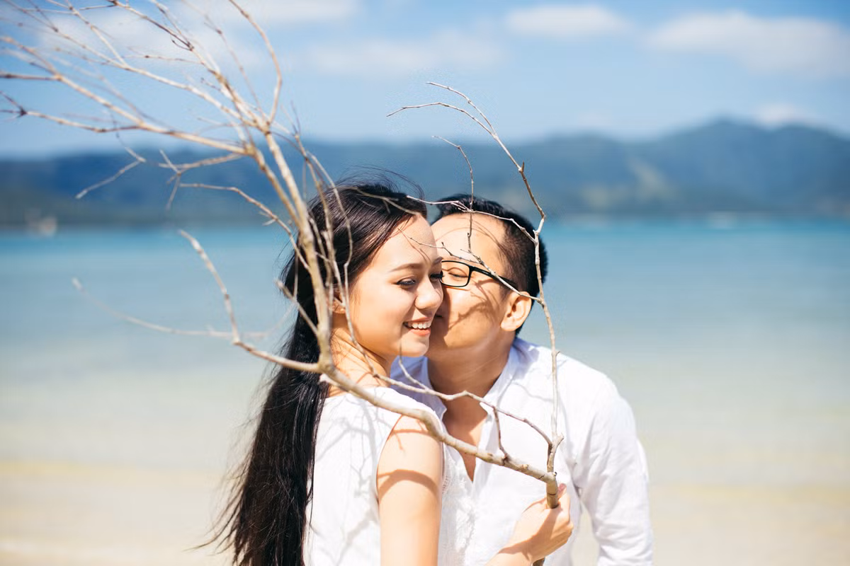 Vất vả và khá mệt mỏi sau hành trình dài nhưng cặp đôi trẻ tuổi bằng tình yêu và sự đam mê vẫn thể hiện những gương mặt đầy sức sống, tạo ra cảm hứng và nguồn khích lệ cho chính người cầm máy.