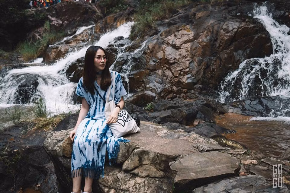 Trong bài review về chuyến du lịch vừa qua đăng trên fanpage của Go Went Go, đại diện của nhóm đã so sánh Việt Nam giống như "một cô gái". Trong lần đầu gặp mặt, những nét xinh đẹp, sự tĩnh lặng, điềm đạm của cô gái đó đã khiến bạn phải chú ý và càng khám phá, càng tìm hiểu, các bạn sẽ càng thấy cô gái đó có nhiều điểm thú vị.