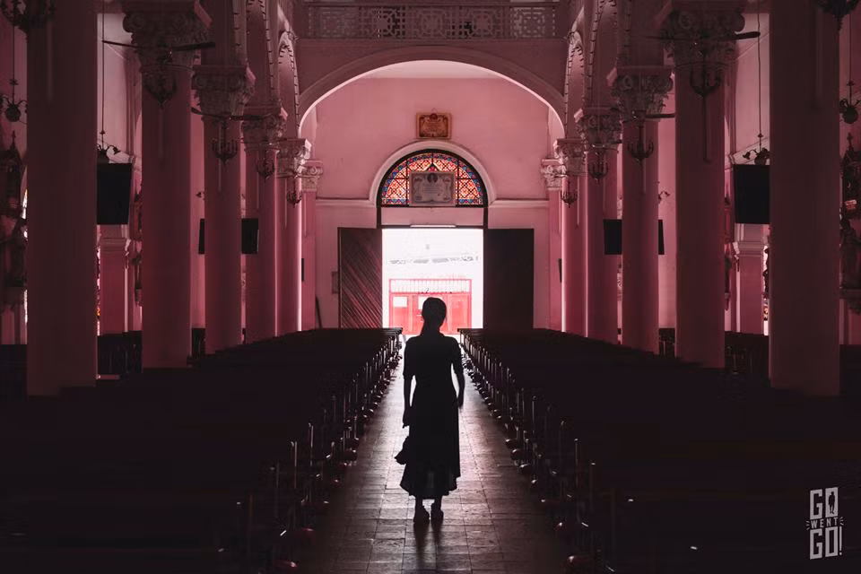 Cũng phải thừa nhận rằng, album ảnh này "ăn khách" bởi yếu tố nổi bật chính là chất lượng của những bức ảnh. Những con đường nhỏ quanh co ở Đà Lạt, phố xá, Bảo tàng Mỹ thuật Sài Gòn... qua ống kính của chàng trai duy nhất trong nhóm Go Went Go đã trở nên rất khác lạ, đẹp một cách lãng mạn và đậm chất nghệ thuật.