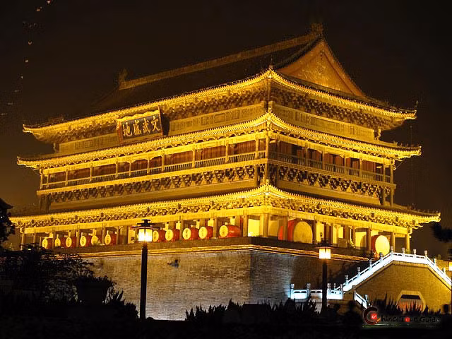 7. Tây An: Thủ phủ của tỉnh Thiểm Tây, Trung Quốc, đã có hơn 3.100 năm lịch sử và được mệnh danh là một trong 4 thủ phủ vĩ đại nhất Trung Quốc thời cổ. Trong lịch sử, đây là nơi con đường Tơ Lụa nổi tiếng bắt đầu. Tây An có rất nhiều tường thành và đền miếu được bảo tồn tốt, đó là minh chứng cho sự giàu có và quan trọng của khu vực này.