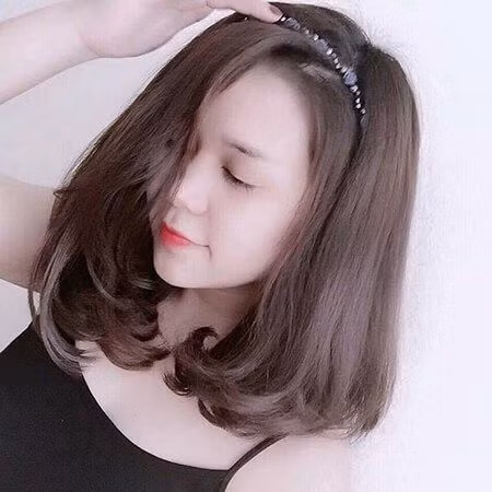 Kiểu tóc cụp đuôi mang đến một vẻ ngoài thật đáng yêu và ngọt ngào cho bạn, đồng thời cũng tạo cảm giác mặt bạn thon nhỏ hơn. Ảnh: pinimg.