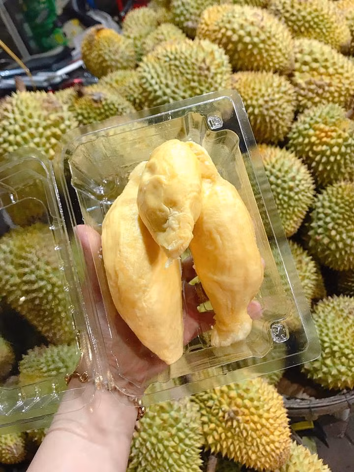 Nếu bạn bị hôi nách, bạn nên hạn chế ăn mít hay sầu riêng vì hai loại trái cây “nặng mùi” này càng khiến mùi mồ hôi của bạn khó chịu hơn bao giờ hết. Ảnh: toplist.