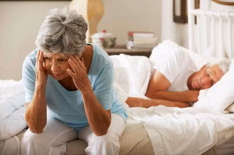 Người cao tuổi là một trong những đối tượng dễ bị đột quỵ khi thời tiết nắng nóng. Ảnh: khongnguduoc.