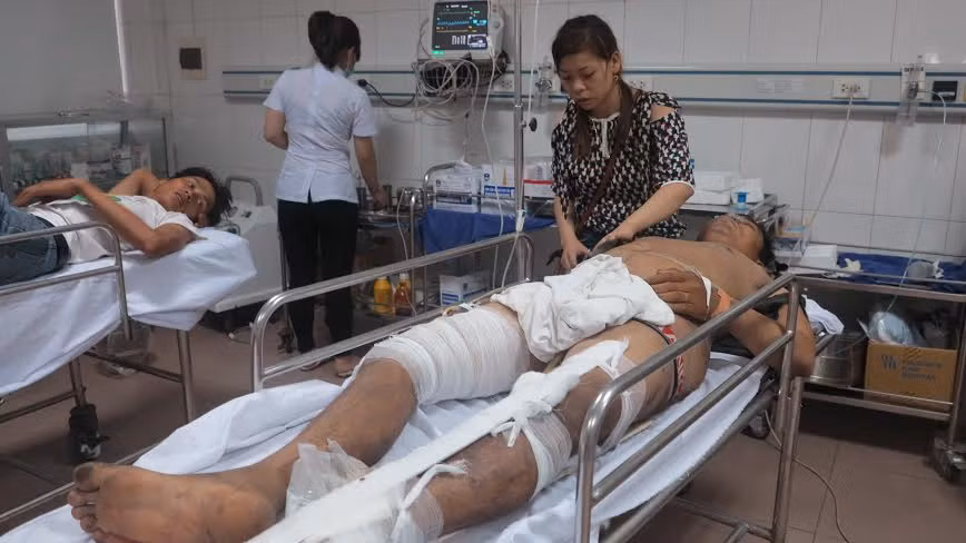 Anh Tú nhập viện trong tình trạng đa chấn thương.