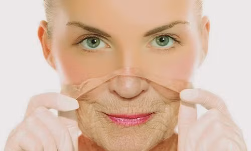 Collagen được coi là "tiên dược" kỳ diệu giúp duy trì sức sống tuổi thanh xuân cho chị em phụ nữ.