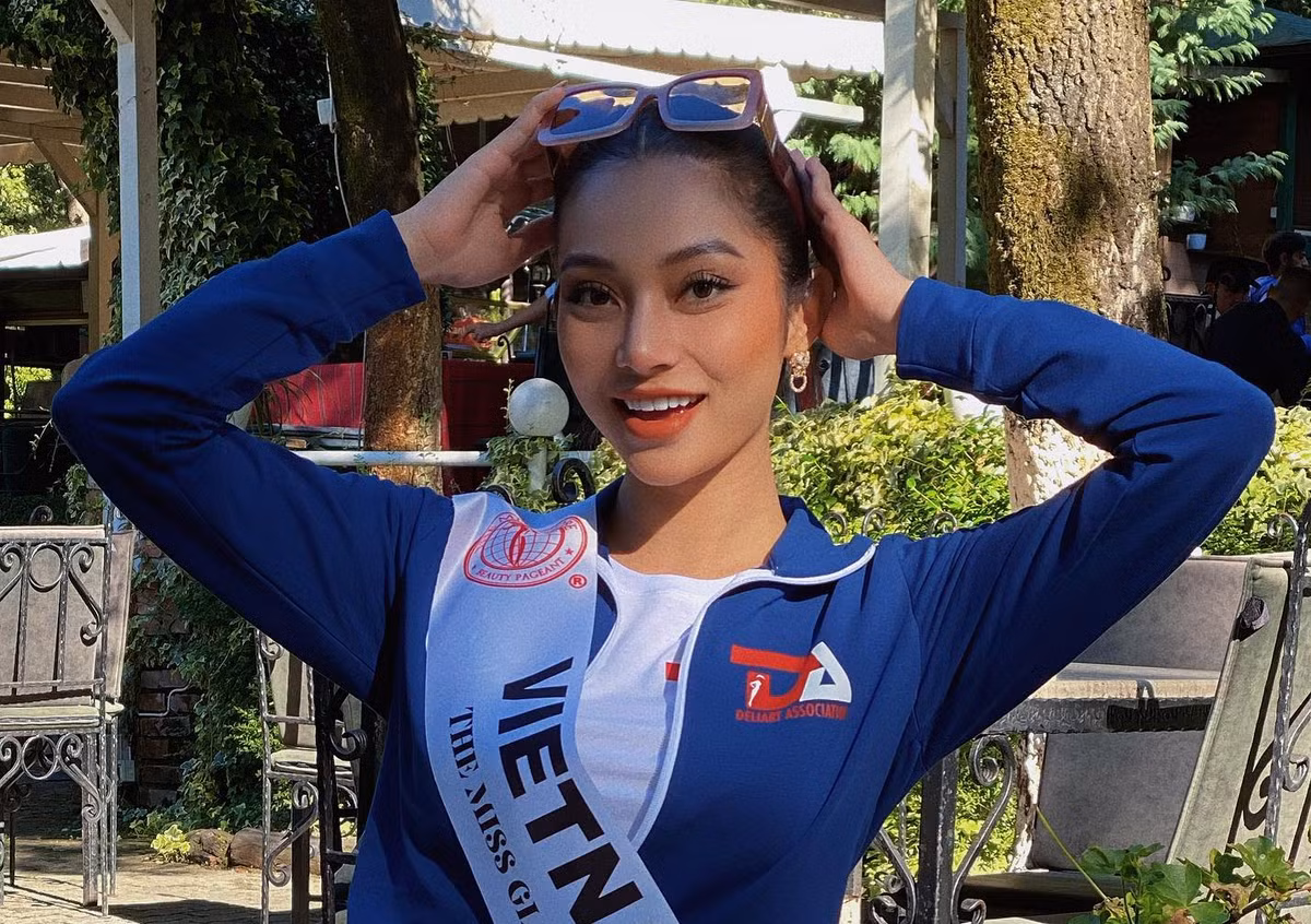 “Tôi luôn tự hào mình đại diện Việt Nam đến với đấu trường nhan sắc quốc tế. Tôi muốn mình sẽ toả sáng ở mọi thời khắc để bạn bè quốc tế thấy được sự rạng ngời của một cô gái Việt, cho nên đã chuẩn bị hành trang rất kỹ. Tuy nhiên sự cố đã khiến tôi gặp nhiều khó khăn. Nhưng, tôi vẫn sẽ luôn quyết tâm ở mức cao nhất. Tôi vốn là Lâm Thu Hồng không chịu khuất phục trước khó khăn mà. Tôi tin điều kỳ diệu đang chờ tôi ở phía trước”, Lâm Thu Hồng nêu cao ý chí của chính mình.