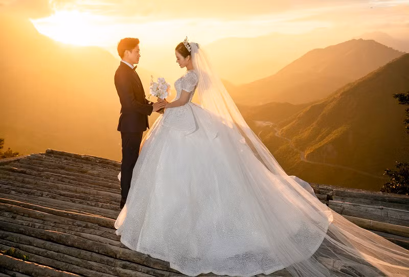 Được biết, chồng Lương Hải Yến là chàng cán bộ đoàn năng động, đẹp trai và có trái tim ấm áp đang sống, làm việc tại Lai Châu.