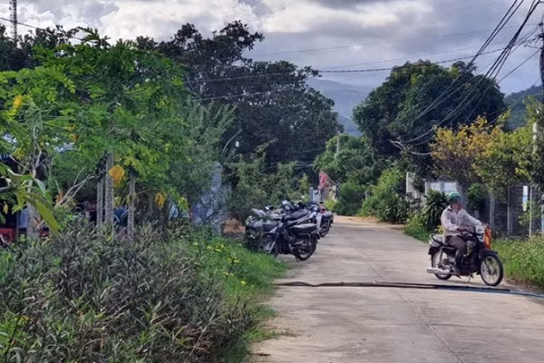 Cha va con gai 2 tuoi om nhau tu vong duoi gieng