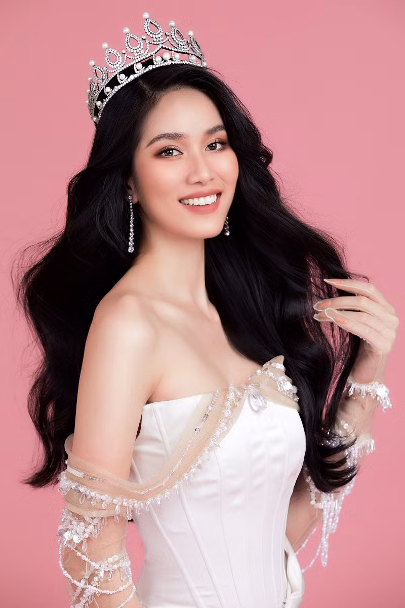 Nàng hậu đang tích cực tập luyện và trau dồi bản thân từng ngày. Cô được khán giả kỳ vọng sẽ làm nên chuyện tại cuộc thi.