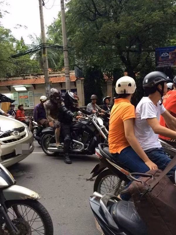 Những mẫu xe độ, chế có bề ngoài siêu "độc" chẳng giống ai dường như trở thành thú vui của nhiều bạn trẻ, các biker muốn thể hiện qua tính qua chiếc xe mà mình sử dụng.