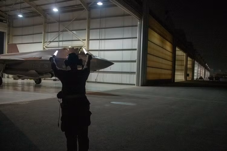 Chương trình tiêm kích tiến công kết hợp JSF F-35 được chế tạo với 3 phiên bản. Đây là chương trình máy bay đắt nhất lịch sử hàng không thế giới.