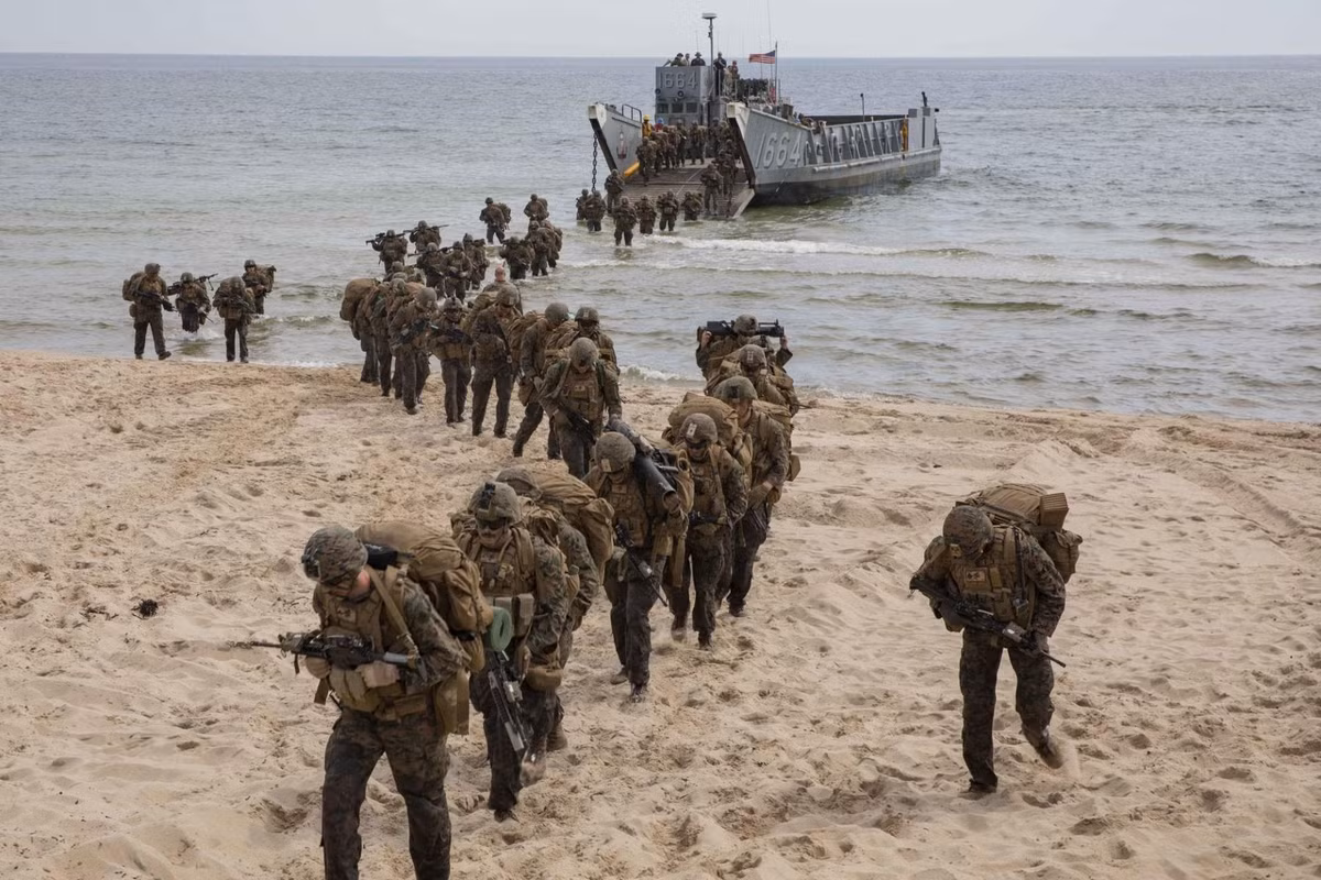Tiểu đoàn 3, đơn vị Thủy quân Lục chiến số 1: đóng quân tại căn cứ Camp Pendleton, California có quân số khoảng 1.220 binh sĩ và thủy thủ. Được còn biết tới với biệt danh là "Tiếng sấm thứ 3" lần đầu tiên tham chiến trong Chiến tranh Thế giới thứ 2, với phương châm hoạt động là "Balls Of The Corps".
