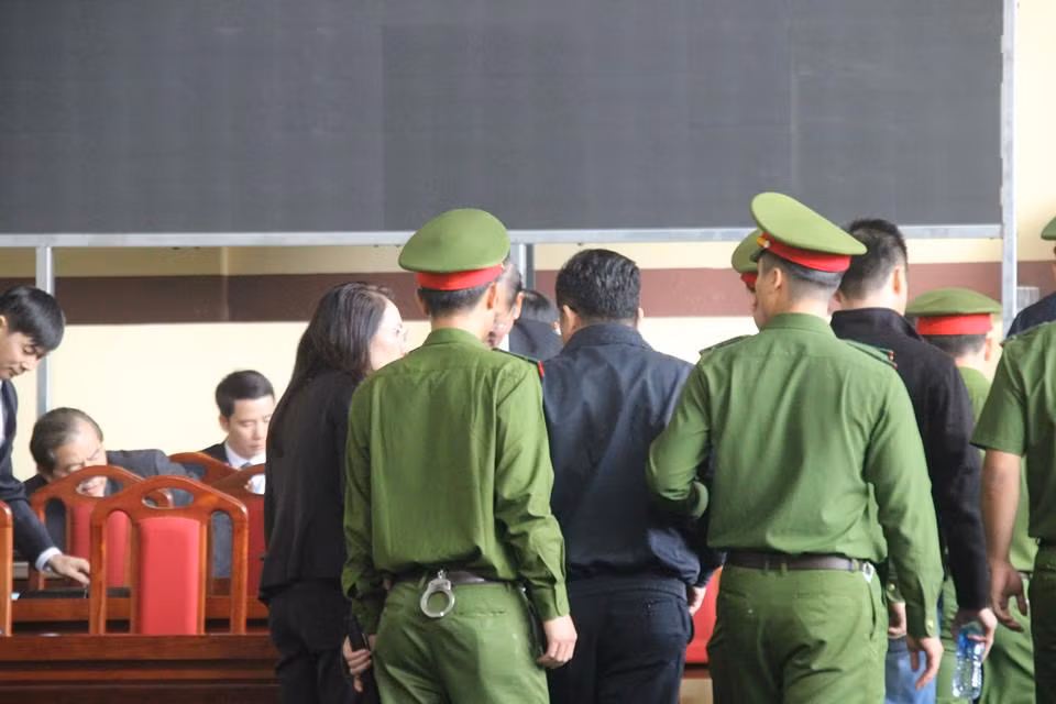 Vi sao VKS de nghi muc an cao voi 