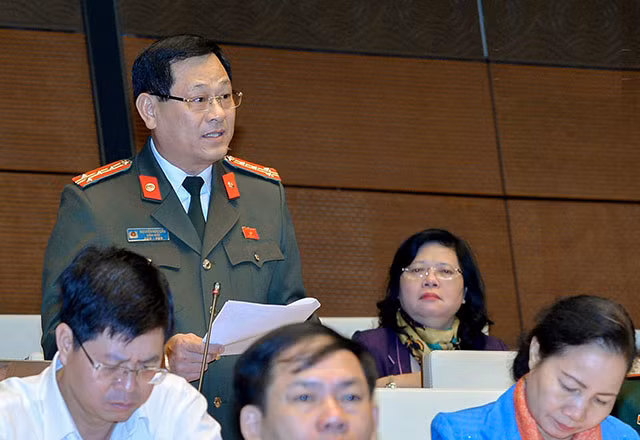 DBQH tranh luan gay gat ve “Vi pham cua co quan dieu tra rat khung khiep“