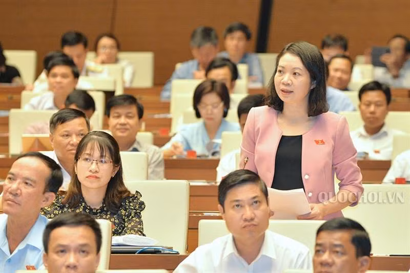 Tranh luan quy dinh cho pham nhan lao dong ngoai trai giam