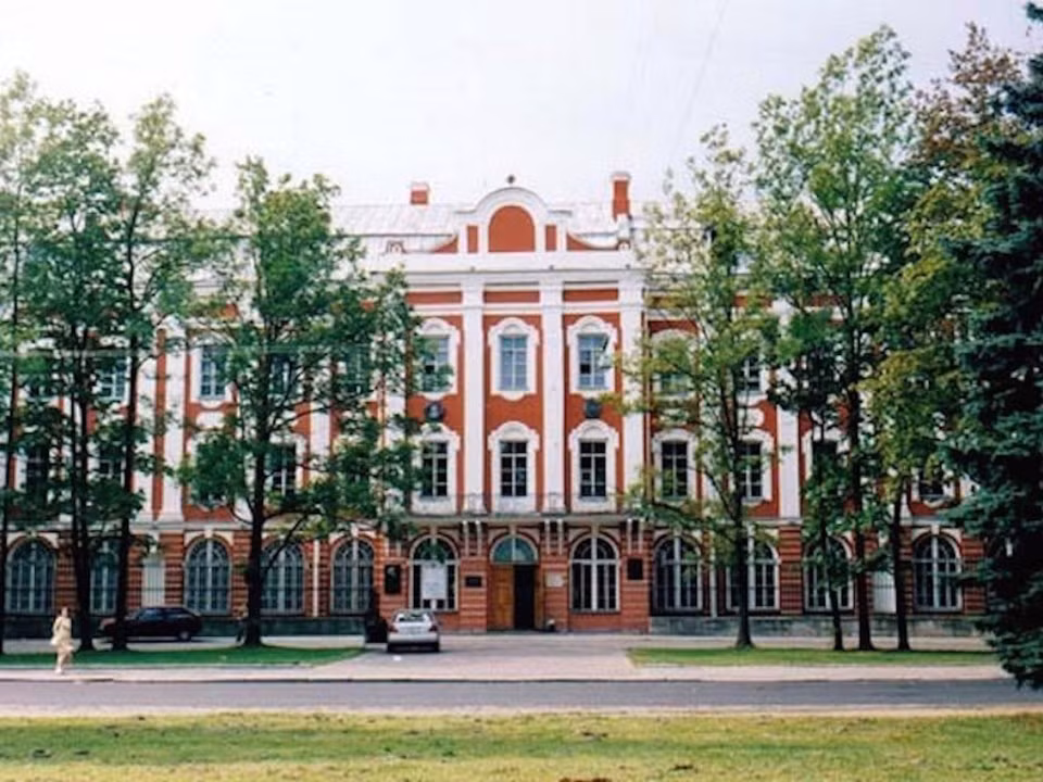 Tổng thống Putin từng học luật tại trường Đại học Tổng hợp Sant Petersburg. Nguồn ảnh: BI.