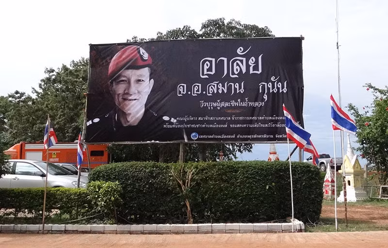 Trong nỗ lực giải cứu có một không hai này, người duy nhất thiệt mạng là một sĩ quan đặc nhiệm hải quân Hoàng gia Thái Lan Trung uý Smaan Kunan. Hôm 6/7, Smaan đã thiệt mạng trong hang Tham Luang do hết dưỡng khí. Nguồn ảnh: TA.
