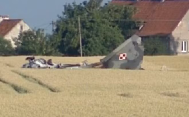 Hiện trường chiếc MiG-29 của Ba Lan rơi.