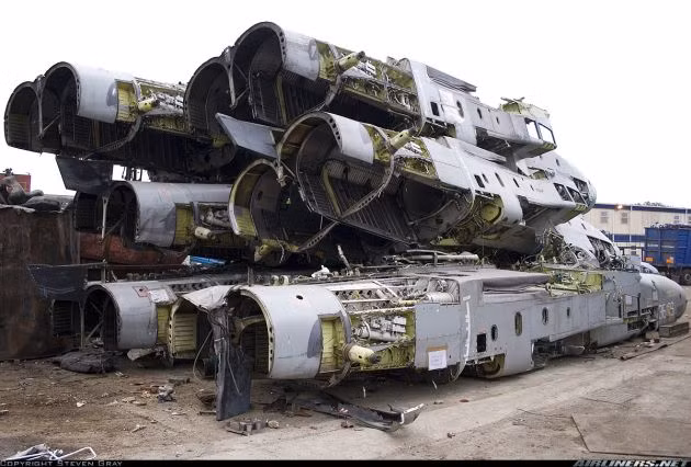 Mặc dù vậy, hệ thống điều khiển, cụm động cơ của Thiên Nga Trắng Tu-160 được cho là đã bị thất lạc một phần trong quá trình phá huỷ và rất có thể đã được Trung Quốc mua lại. Nguồn ảnh: Airliners.