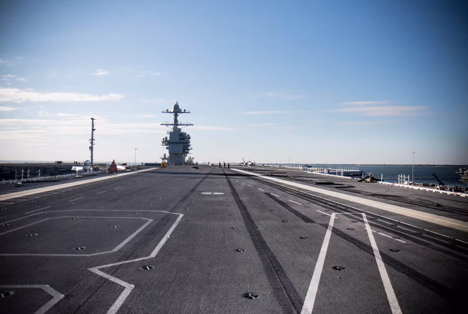 Đường băng trên USS Gerald R. Ford rộng 78 mét và dài 332 mét tương đương so với người tiền nhiệm của mình lớp tàu sân bay hạt nhân Nimitz. Nguồn ảnh: BI.