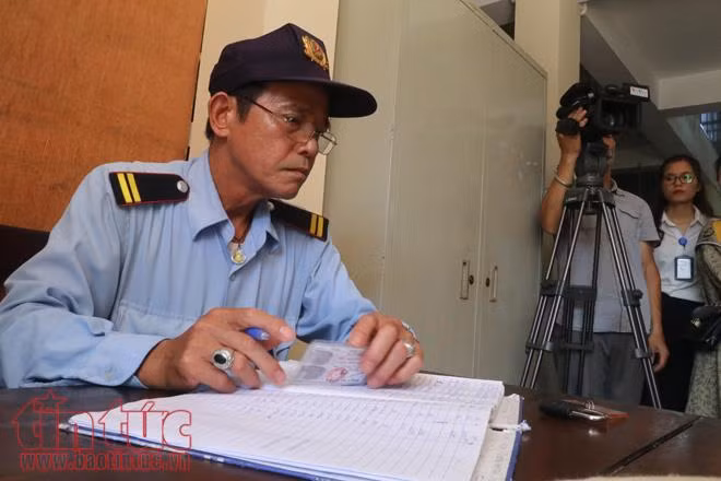 Khu nhà trọ có bảo vệ túc trực ngày đêm.