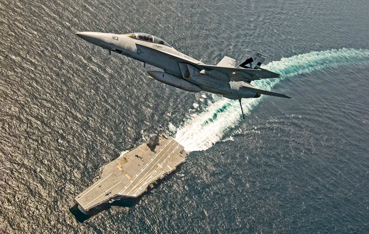 Được hoàn thiện từ tháng 5/2017, USS Gerald R. Ford (CVN-78) là tàu sân bay hạt nhân lớp Ford đầu tiên của Hải quân Mỹ. 13 tháng kể từ khi hoàn thành tới nay, tàu sân bay này đã thực hiện tổng cộng 81 ngày chạy thử nghiệm trên biển. Nguồn ảnh: usni. 