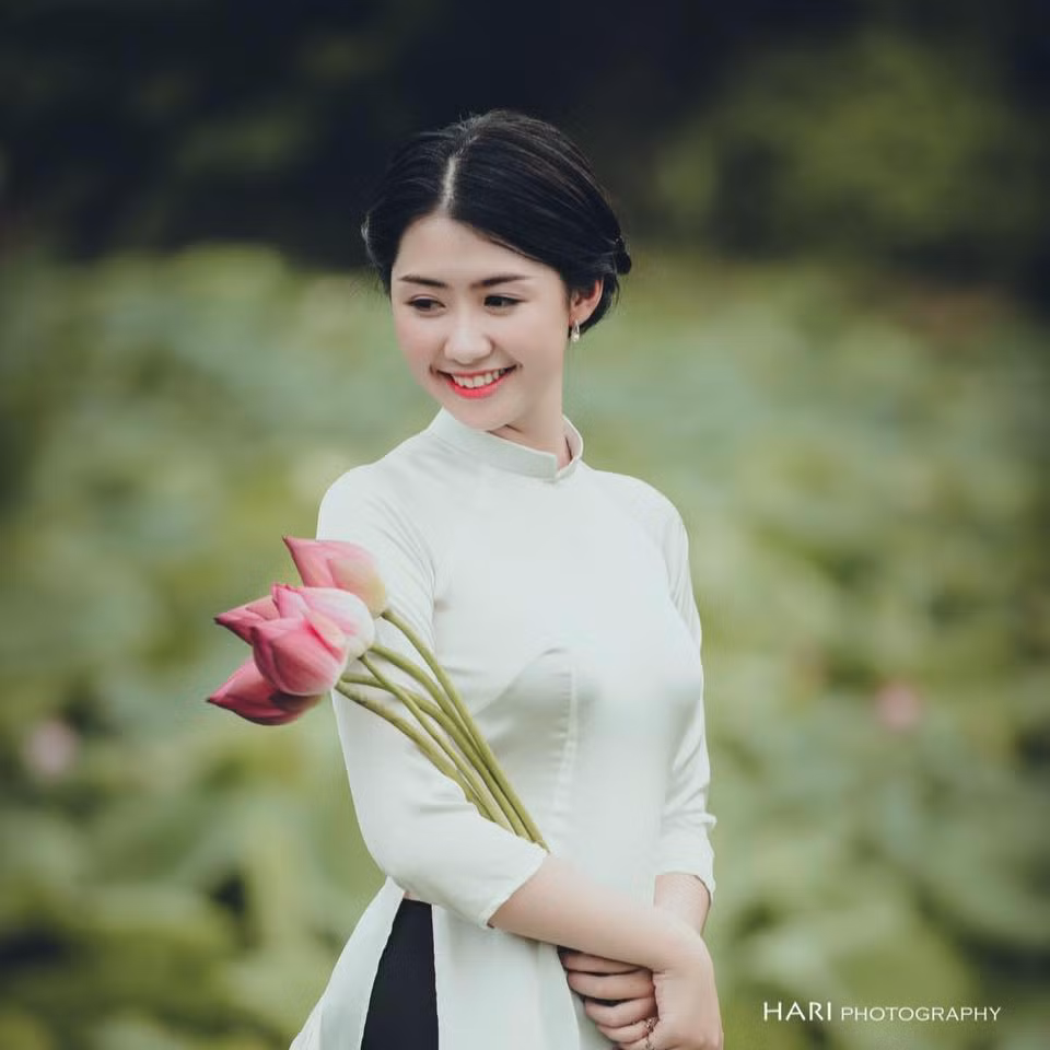 Cô được khá nhiều nhiếp ảnh gia mời làm mẫu ảnh