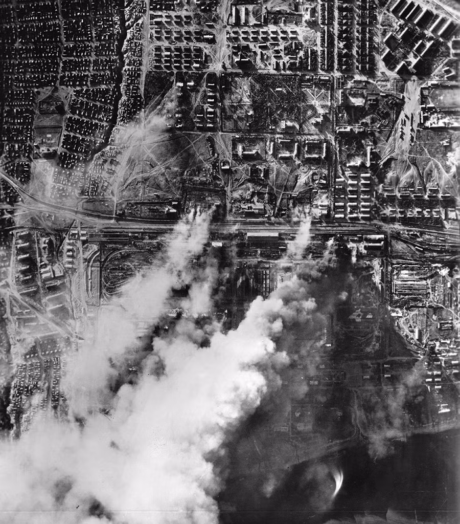 Không quân Đức đã cố "băm nát" Stalingrad bằng sức mạnh của mình nhưng không thể. Ảnh: Berliner. Không quân Đức đã cố "băm nát" Stalingrad bằng sức mạnh của mình nhưng không thể. Ảnh: Berliner.