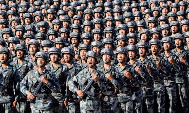 Từ những năm đầu thập niên 90 của thế kỷ trước, quân đội Trung Quốc đã bắt đầu công cuộc hiện đại hoá của mình. Tới nay, trải qua gần 30 năm, sức mạnh của quân đội Trung Quốc đã lọt vào top đầu thế giới và dự đoán tới năm 2030, quân đội Trung Quốc hoàn toàn có thể xô đổ Mỹ để trở thành một thế lực mới. Nguồn ảnh: NationalITs.